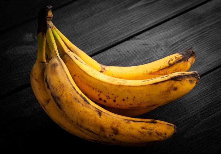 Banane: cosa succede se vengono riposte in frigo prima del tempo