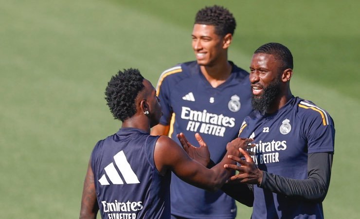 Vinicius Jr con Rudiger e Bellingham