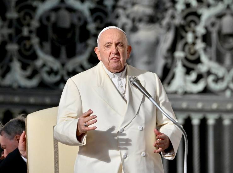 Papa Francesco viaggio annullato