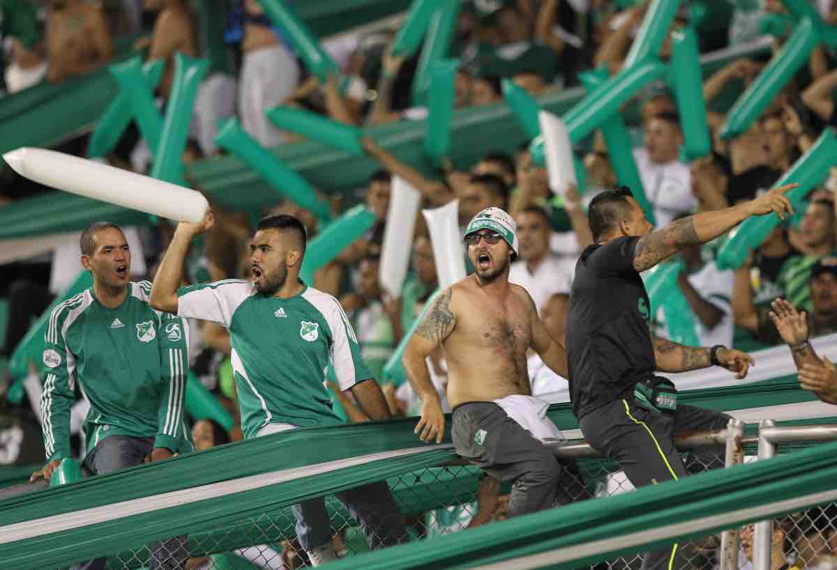 Tifosi Deportivo Cali invadono il campo