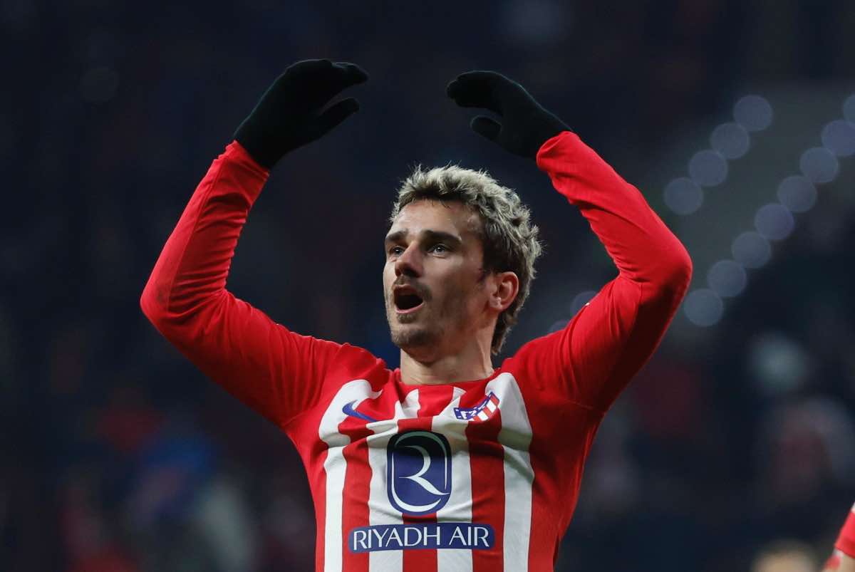 Griezmann ignora tre bambini