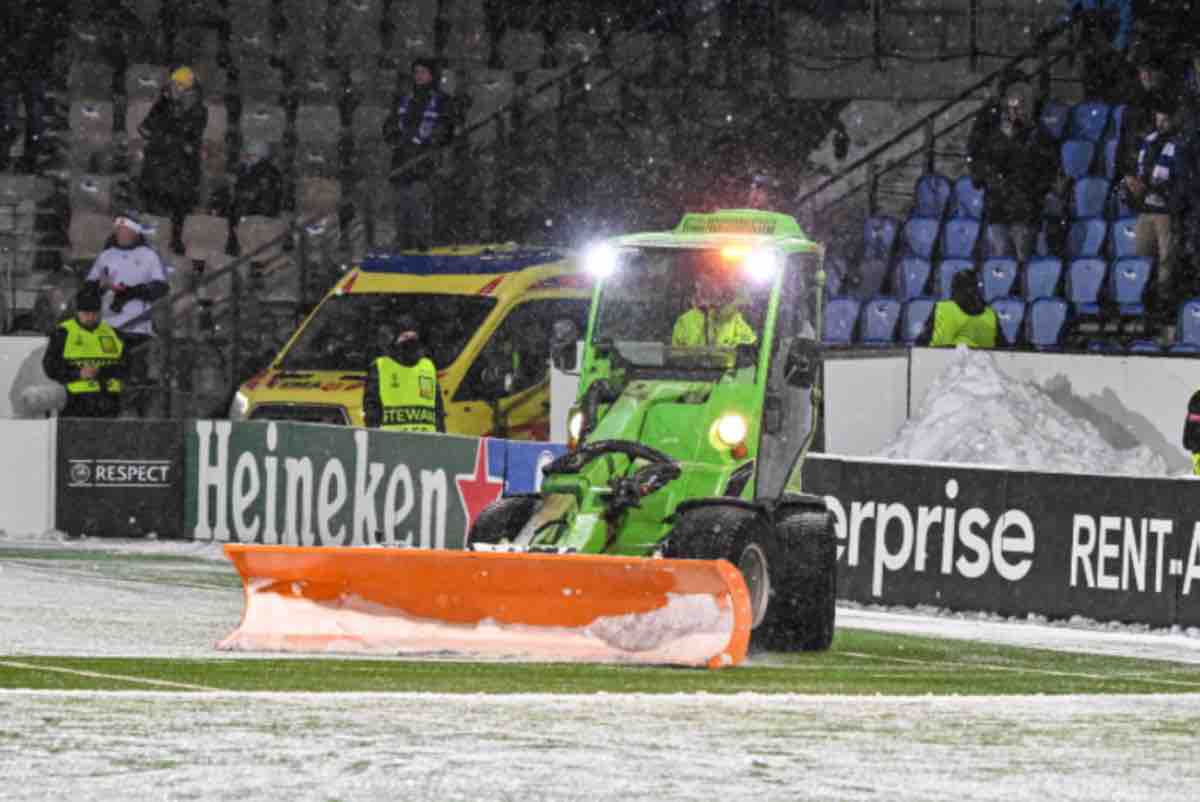 Palle di neve al portiere: interrotta HJK - Aberdeen