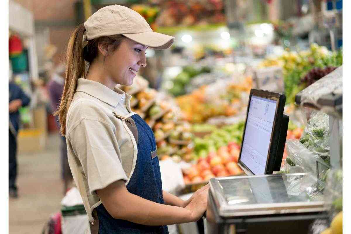 Cassiera supermercato, perchè alla fine si paga sempre di più