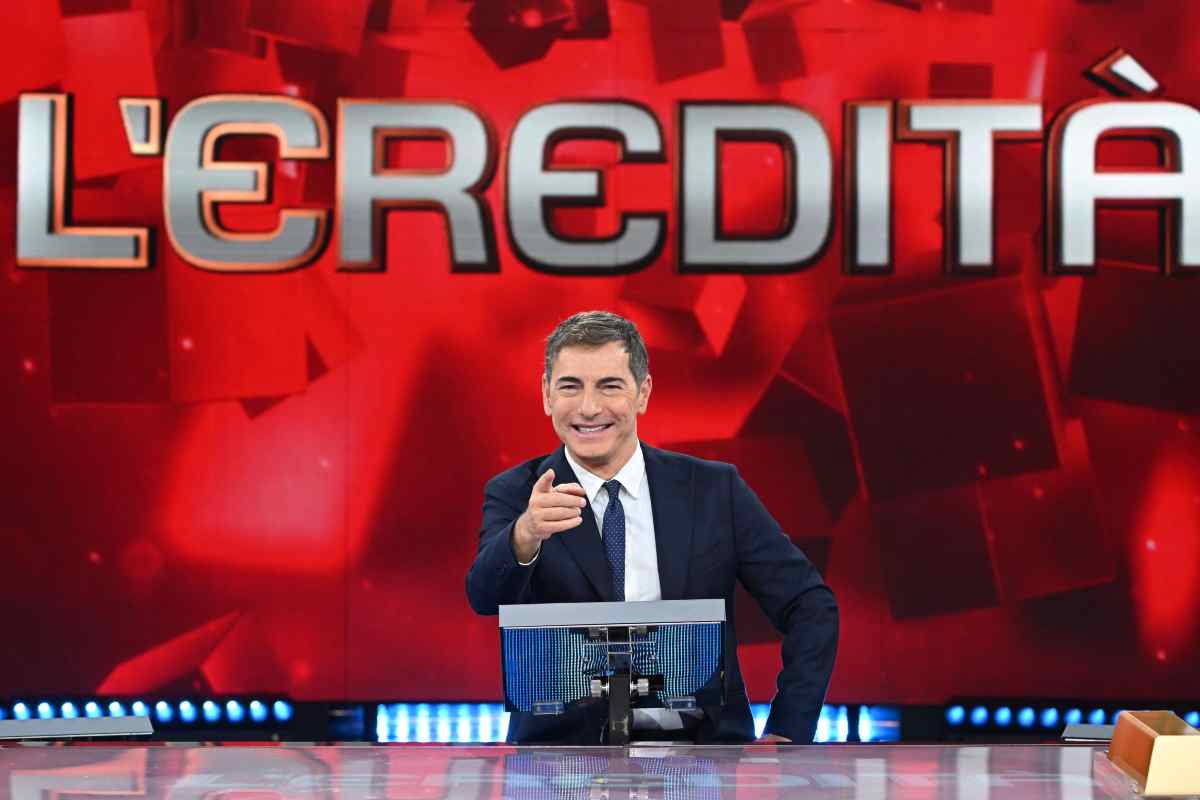 L'Eredità concorrente malore interviene conduttore