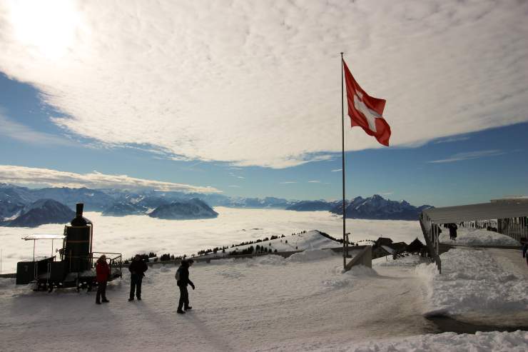 Lavorare Svizzera stipendio favola documenti