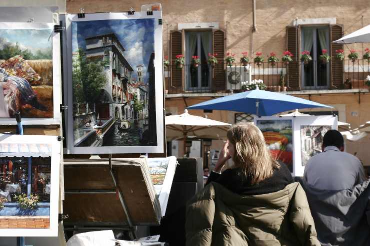 Stampano foto e le vendono come dipinti