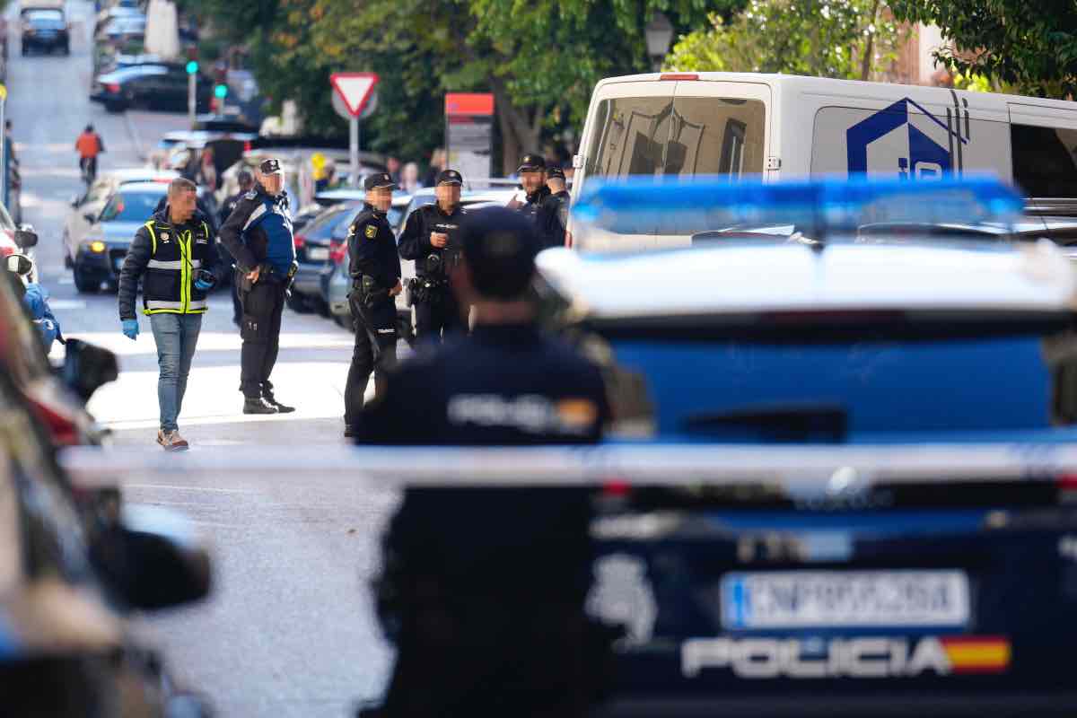 La polizia ha trovato in casa i tre fratelli morti