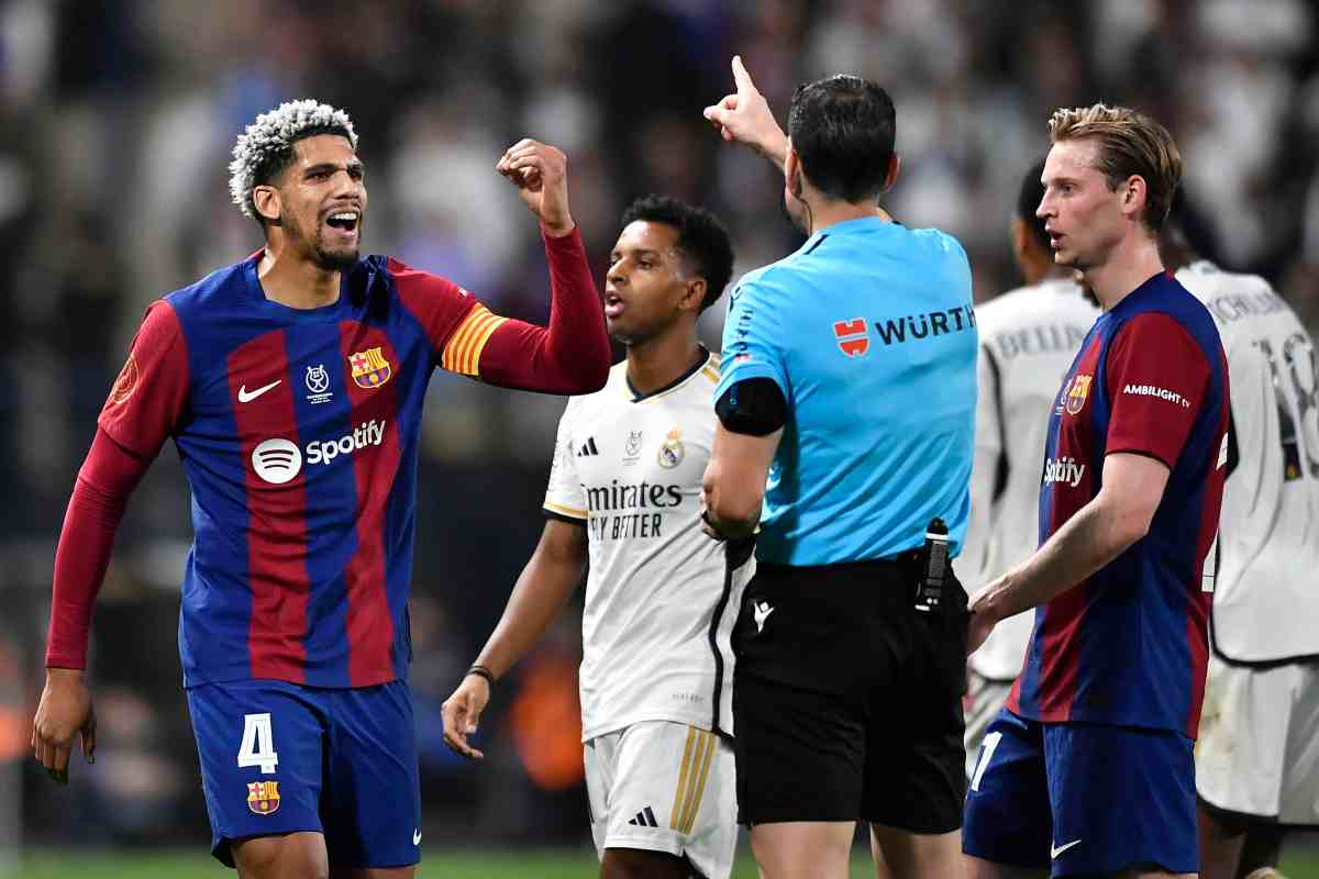 Real Madrid-Barcellona, polemica continua. "Campionato falsato": scatta la denuncia