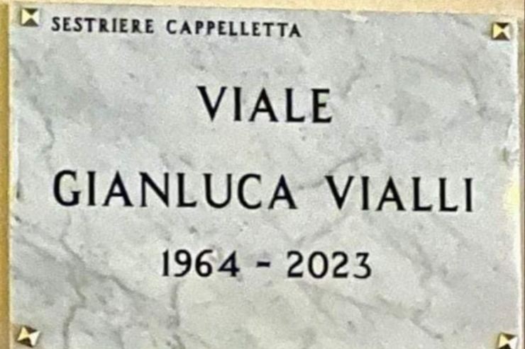 Errore di ortografia nella targa dedicata a Vialli