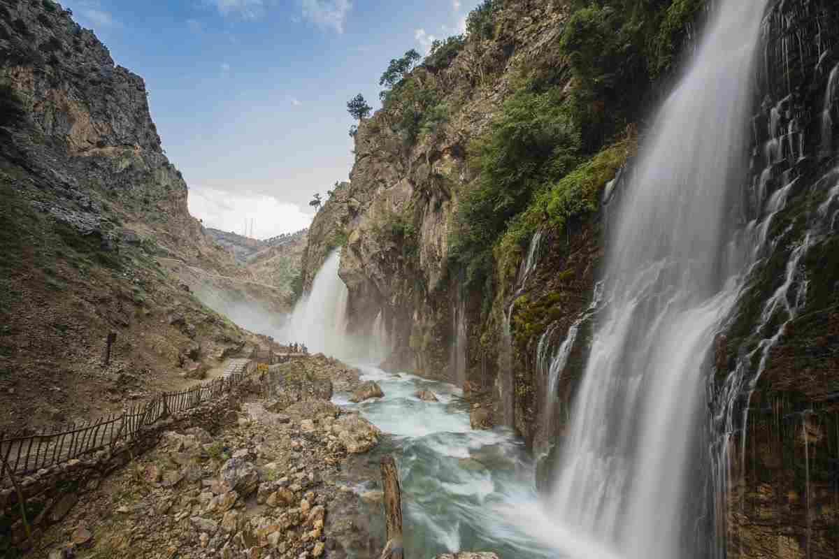 Due morti nel fiume sotto una cascata celebre per TikTok