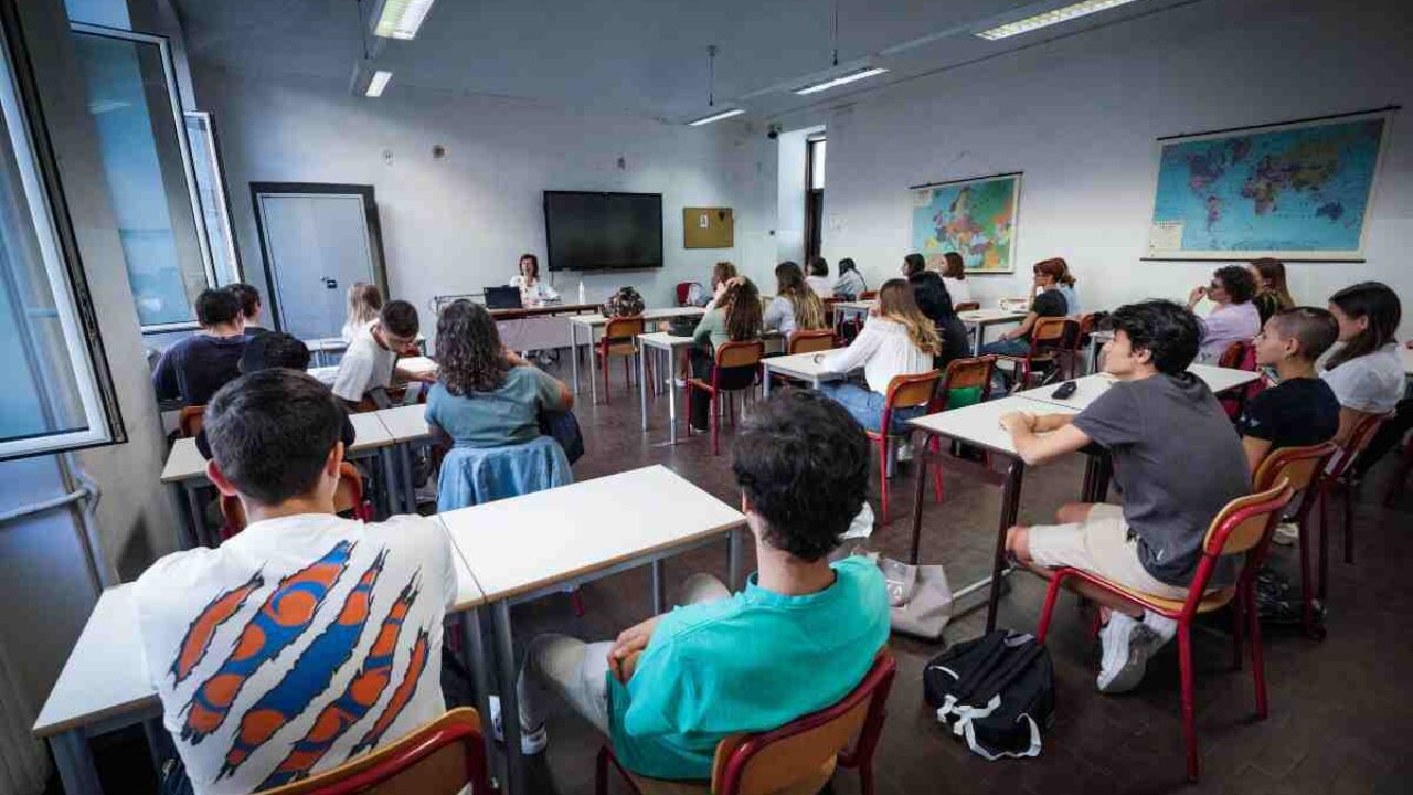 Scuola, importanti novità: scattano multe se prof viene aggredito