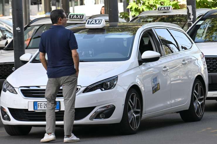 Rifiuta di far salire a bordo donna disabile