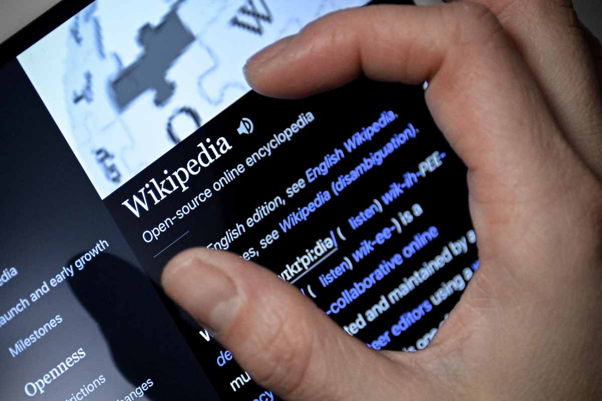 Attrice falsa la propria età su Wikipedia