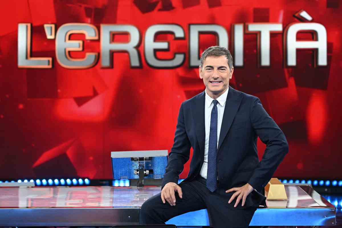 L'Eredità, conduttore e concorrente in imbarazzo