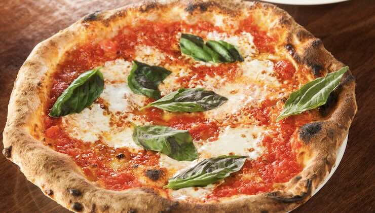 turisti sorpresi dalla pizza napoletana