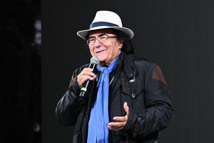 cosa fa al bano ai concerti secondo romina