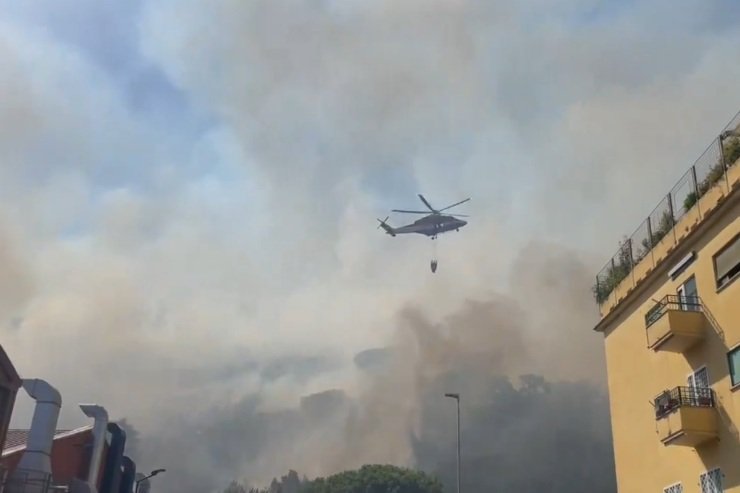 Incendio Roma elicottero