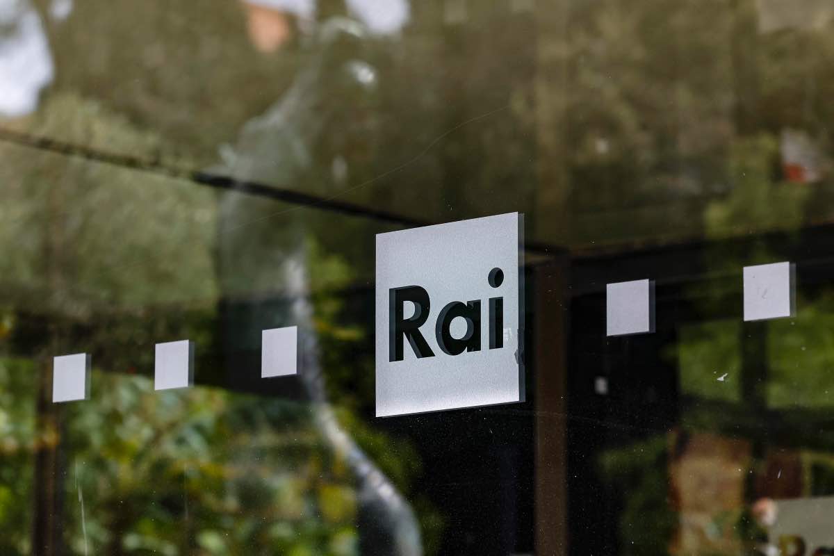 Rai, il giornalista attacca: "Fuggi fuggi generale"