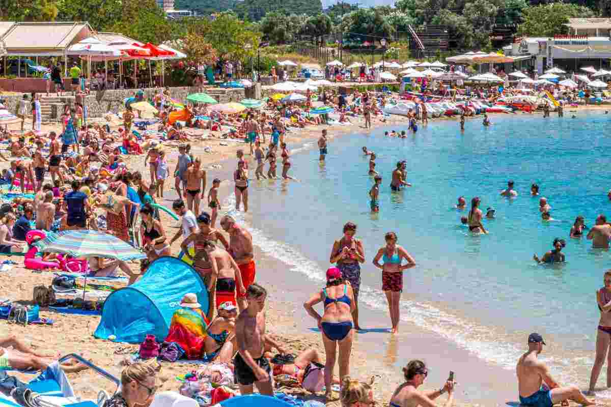 Azioni in spiaggia multe fino a 3 mila euro