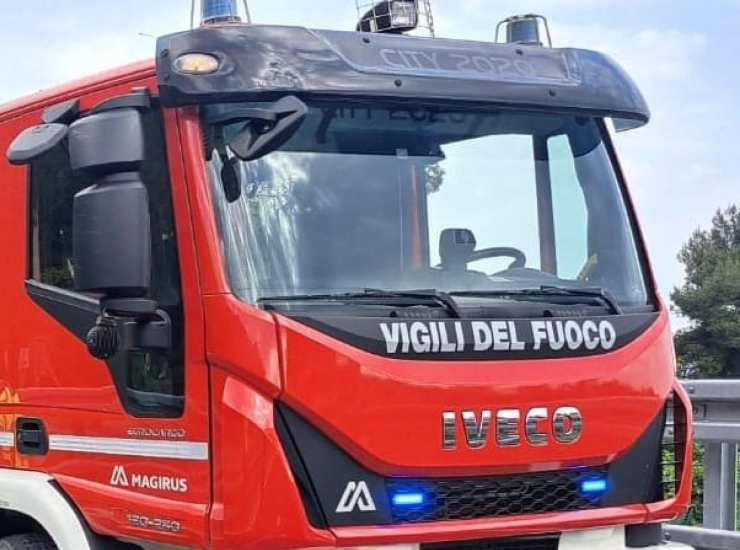 L'uomo ha sparato contro i vigili del fuoco