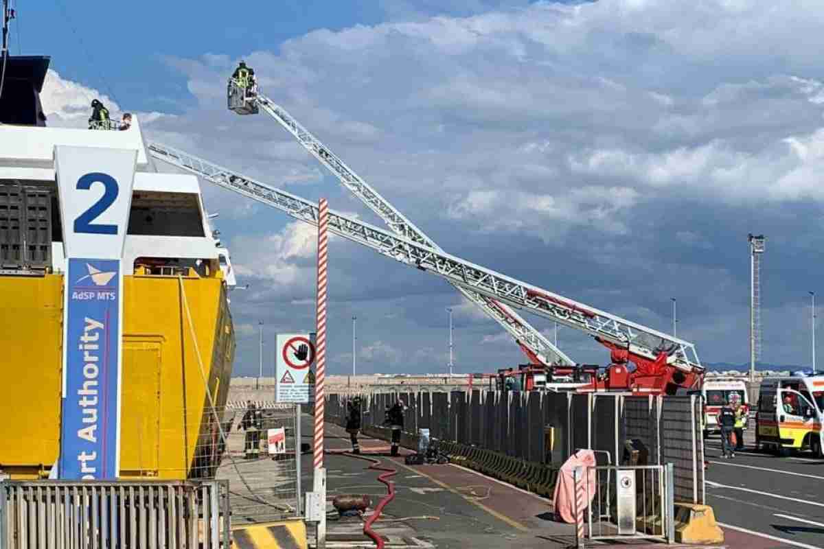 incendio traghetto elba