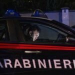 Giovane accoltellato per sventare una rapina