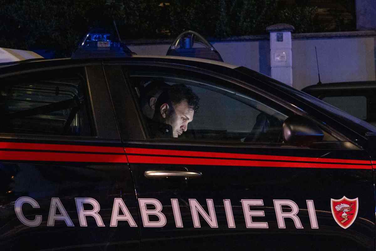 Giovane accoltellato per sventare una rapina