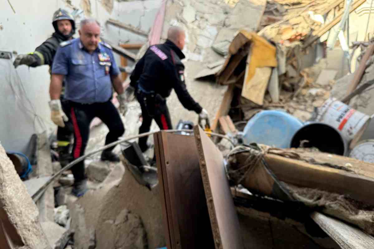 Palazzina crolla a Saviano