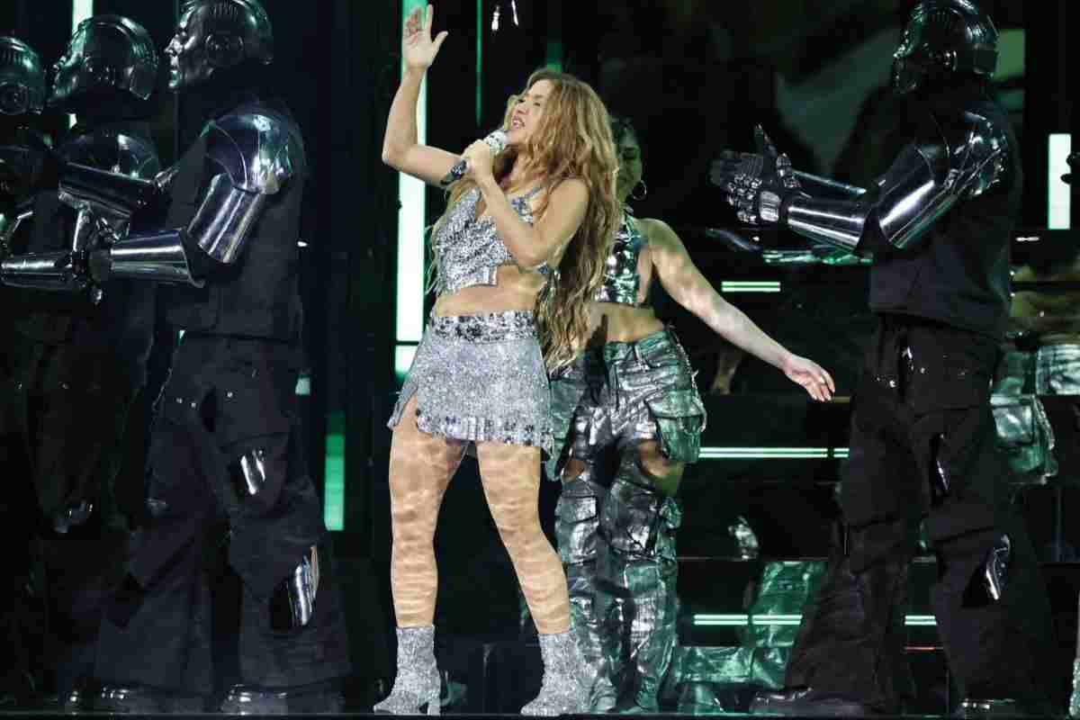 Filmata sotto la gonna, Shakira furibonda per il gesto di un uomo: la difesa dei fan