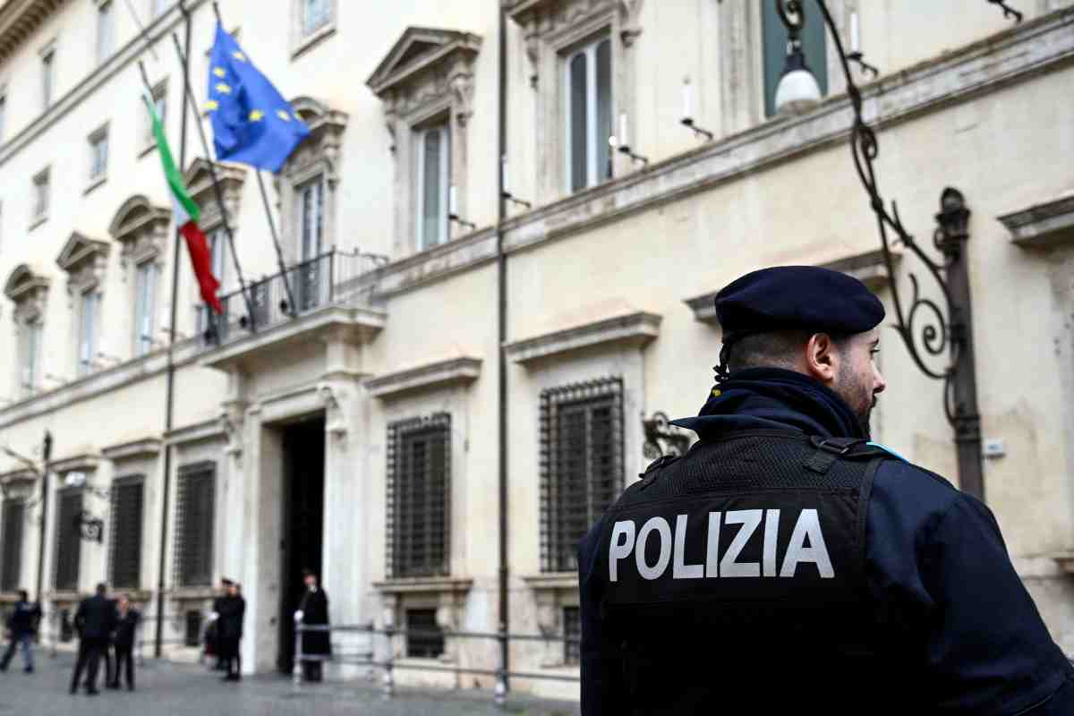 Polizia via Palazzo Chigi: reazioni politiche