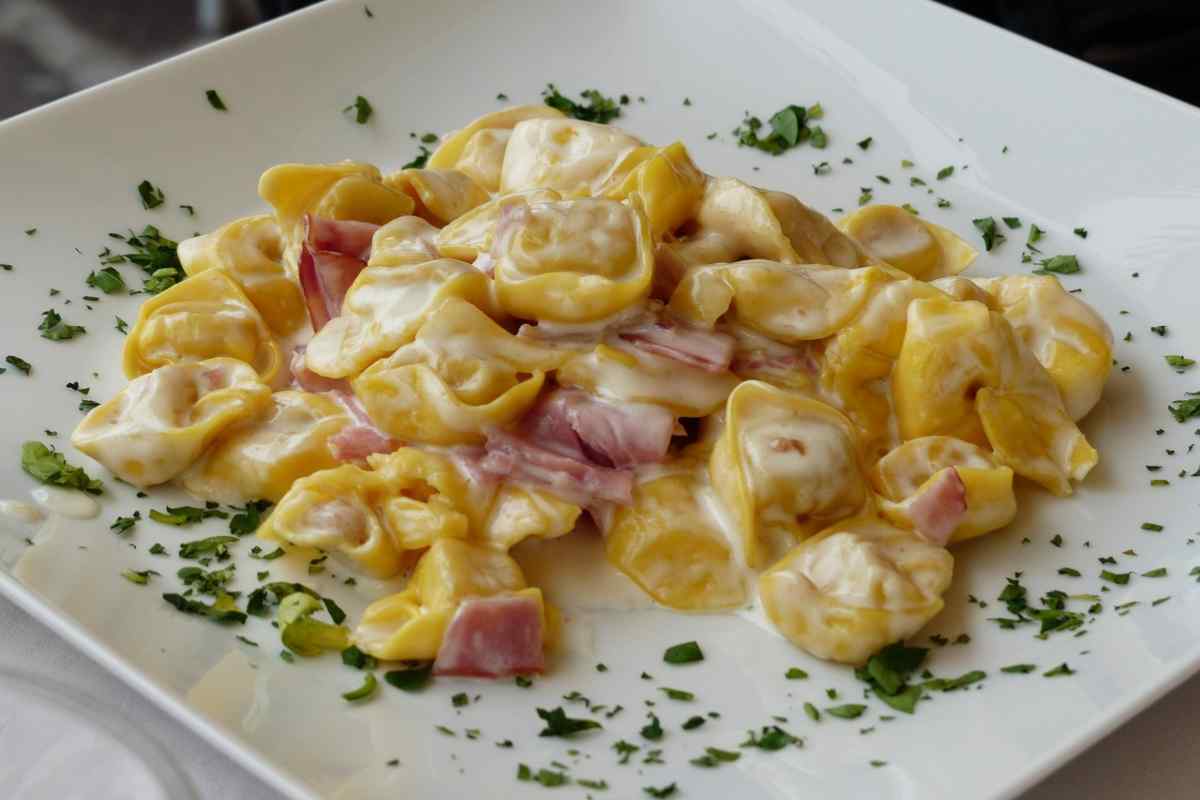 Morta dopo aver mangiato un piatto di tortellini in un ristorante italiano all’estero