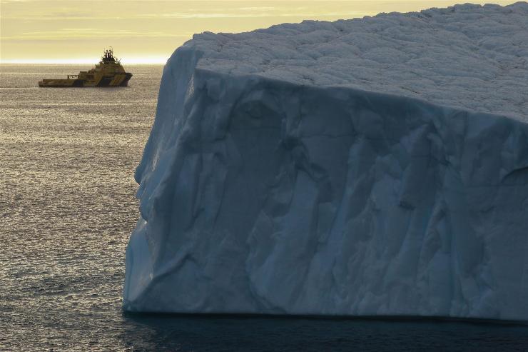 nave contro iceberg