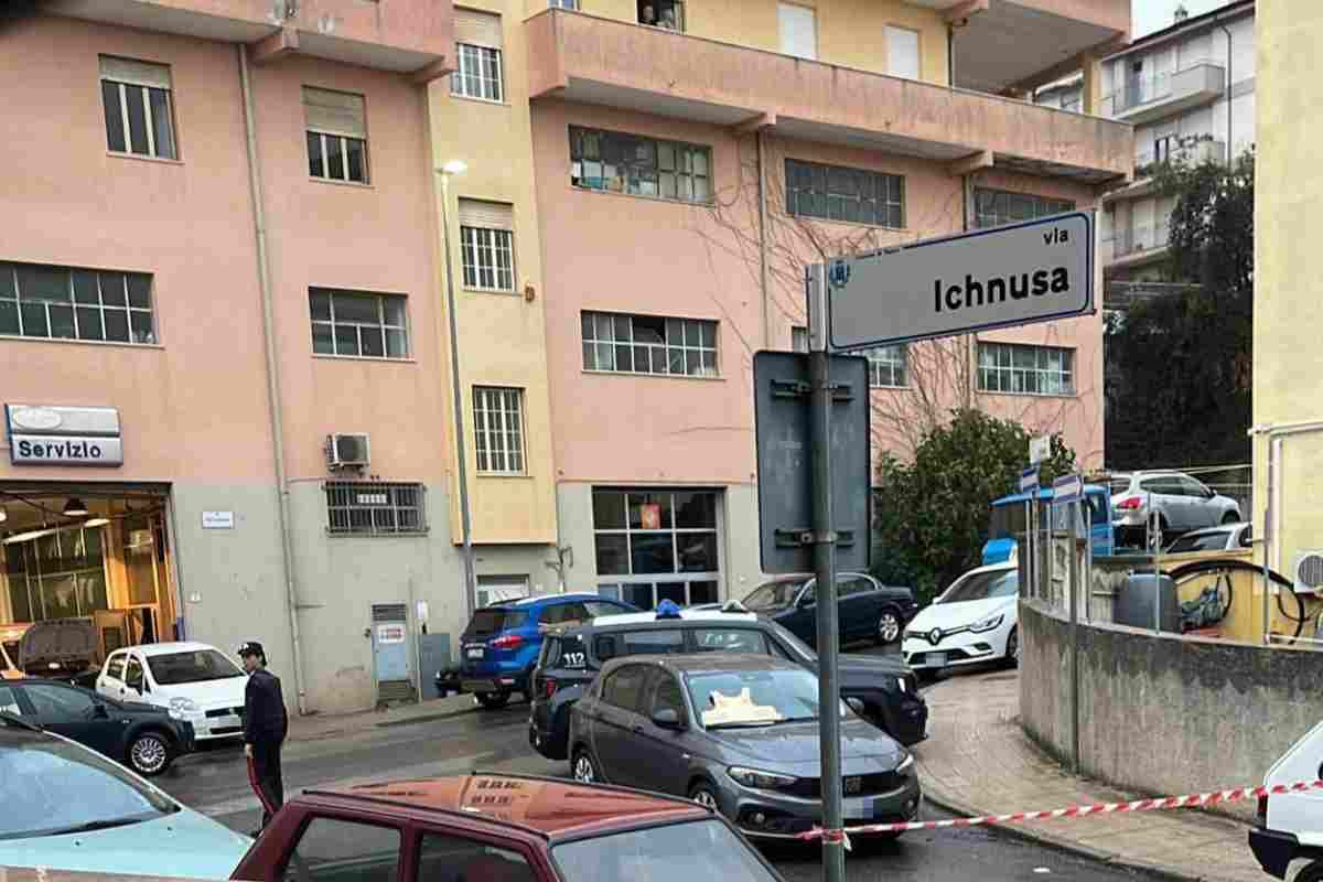 Nuoro, prima il femminicidio poi la strage familiare. Uomo spara a sua madre, ai figli e si toglie la vita