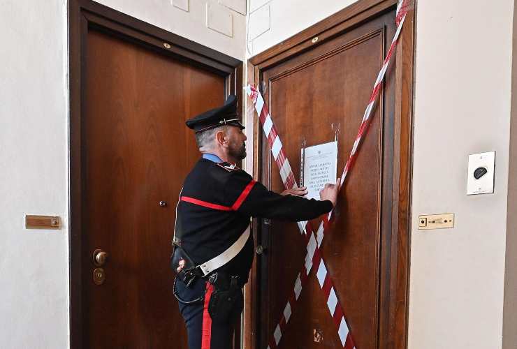 Uccide la moglie e poi chiama i Carabinieri