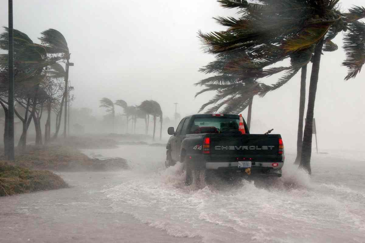 In arrivo uno degli uragani più potenti di sempre: evacuazione di massa in corso