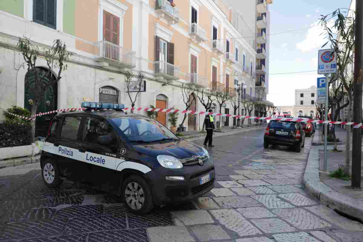 Senigallia come gli USA, 15enne scappa di casa con una pistola. Prima l’allarme nelle scuole, poi il ritrovamento: è morto