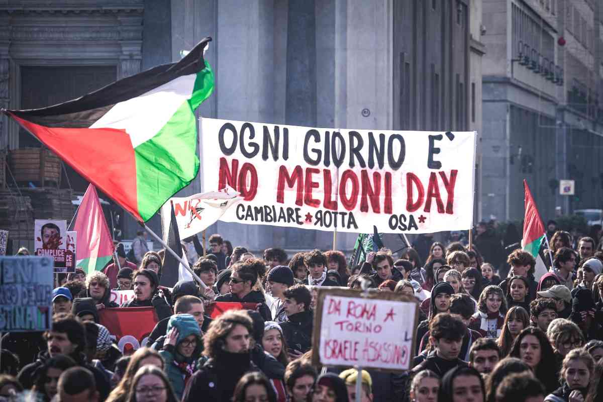 Scontri in piazza: il Viminale alza il livello di sicurezza, ministri nel mirino