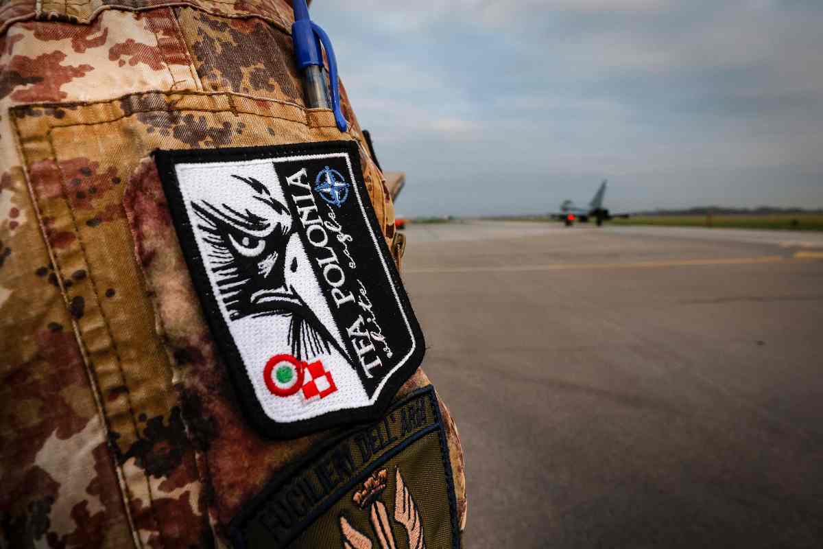 Velivoli caccia Eurofighter ‘’Typhoon’’ alla base di Krolewo di Malbork durante la missione NATO di Air Policing - Task force Air White Eagle. Durante il periodo di missione per ben 19 volte i caccia italiani sono decollati per intervento rapido, il cosidetto alpha scramble, intercettando e identificando più di 24 velivoli”.