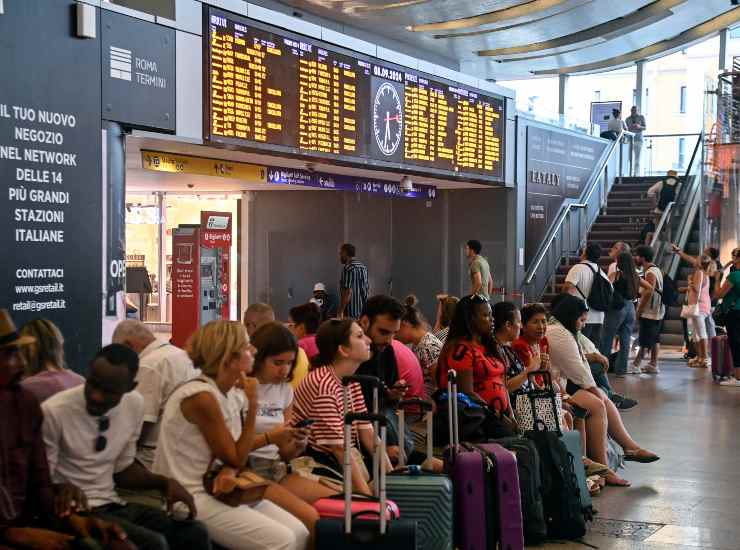 Sciopero treni passeggero accoltellato