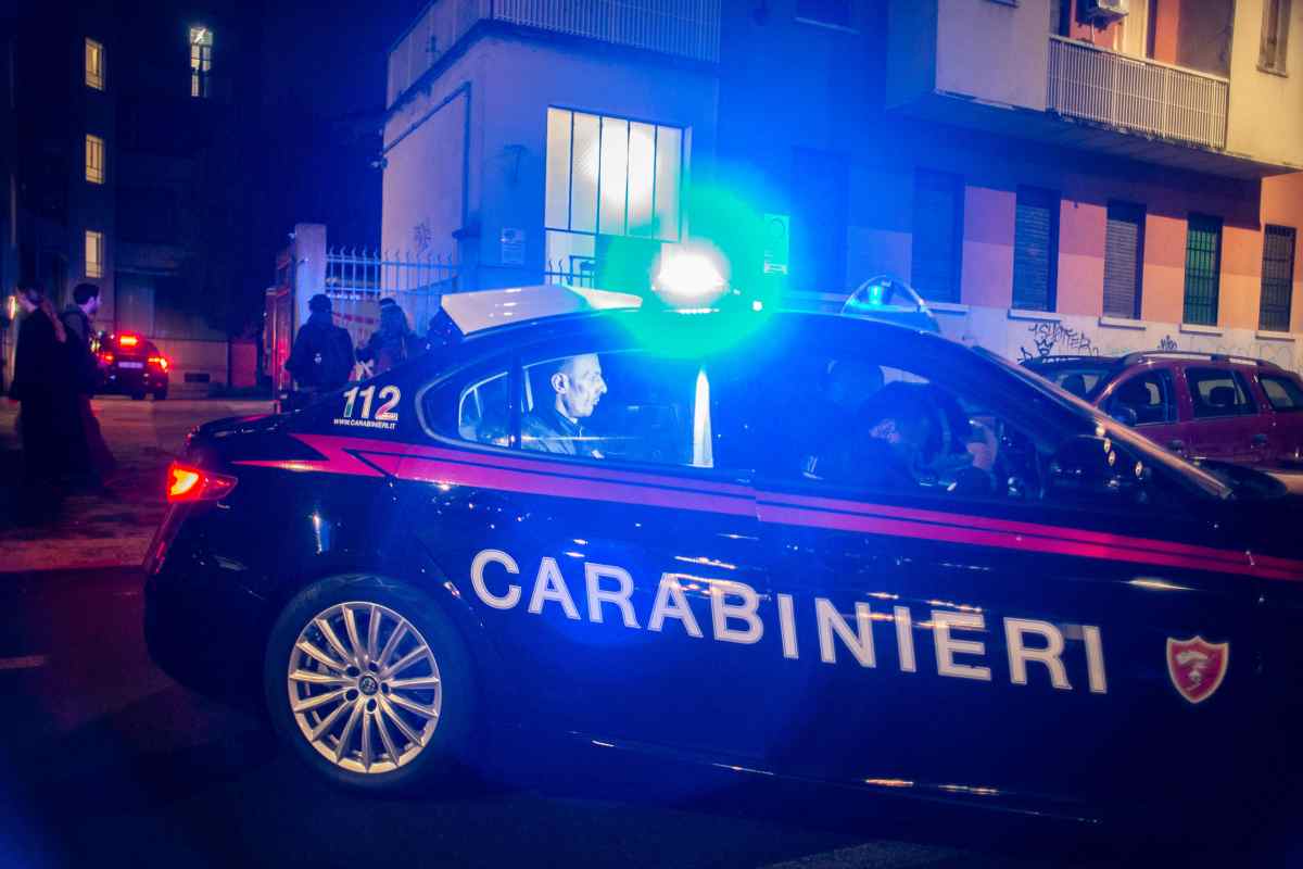 Gli appuntamenti per i rapporti sessuali si trasformano in rapine, botte e violenza. Quattro giovani in manette: il modus operandi