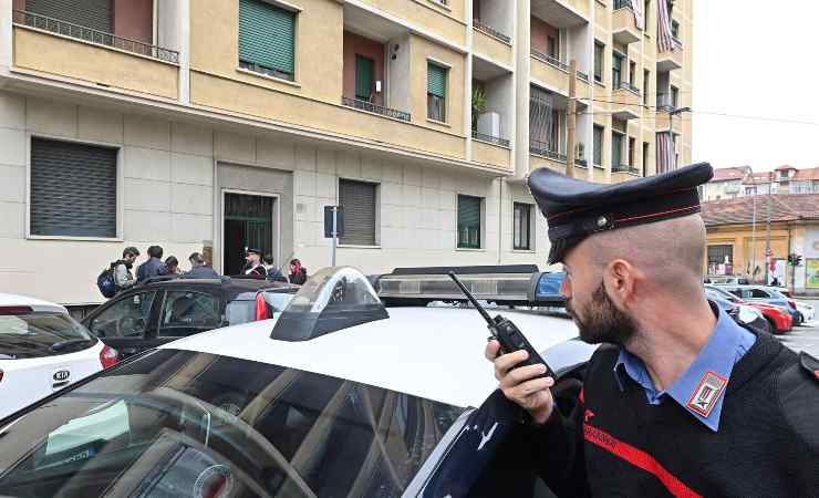 13enne presa a calci e pugni in mezzo alla strada