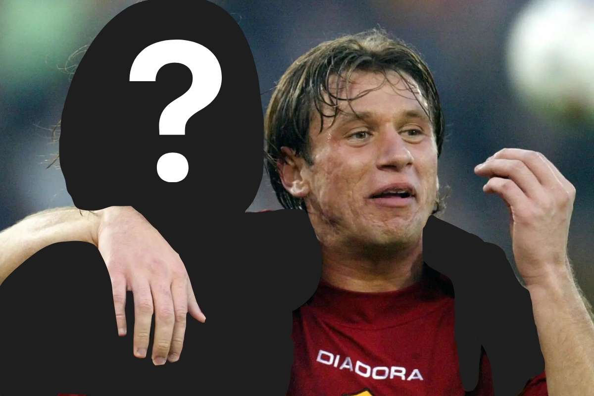 personaggio misterioso con cassano con maglia della roma