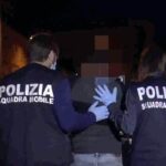 Violentata e abbandonata per strada