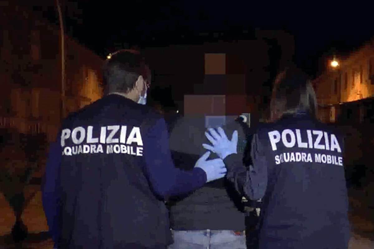 Violentata e abbandonata per strada