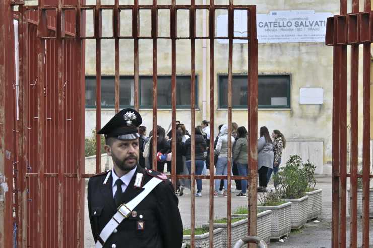 Insegnante aggredita da 30 genitori