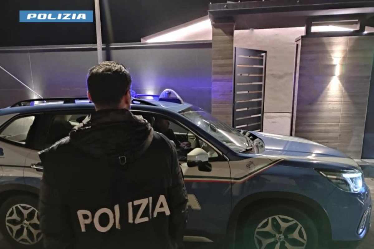 Dramma in città, uomo ucciso in strada: indaga la polizia