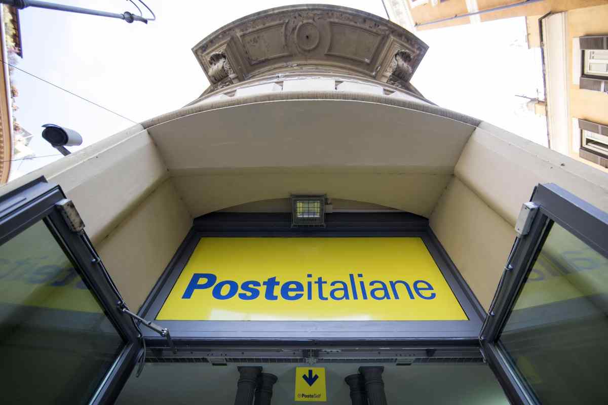 Rimborso di Poste a un cliente truffato via sms: quanto gli avevano rubato