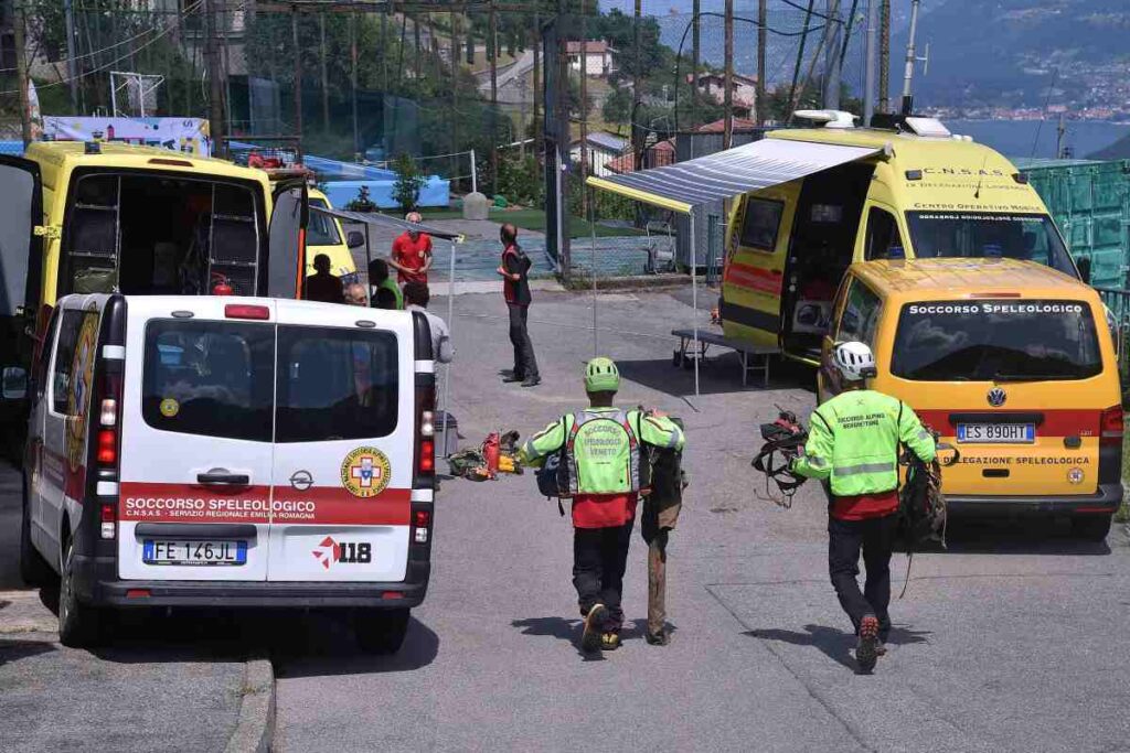 Speleologa Bloccata Nella Grotta Di Bueno Fonteno Il Precedente E Il