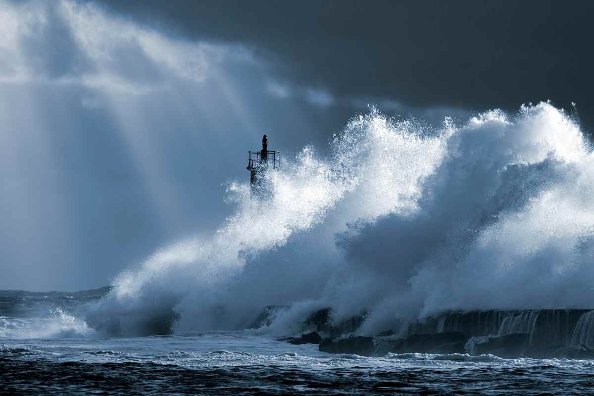 Allerta maltempo in Italia: mare in tempesta, pioggia e venti da burrasca