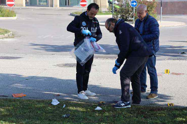 La ragazza accoltellata a Oslo rischia la vita